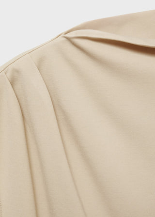 Camiseta Cuello Asimétrico con Fruncidos