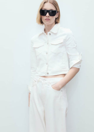 Chaqueta Denim Crop con Bolsillos