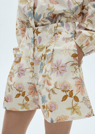 Short de Pinzas con Estampado Floral