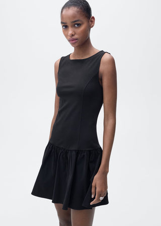 Vestido Cuello Barco con Detalle de Volante