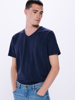 Camiseta Básica Cuello V
