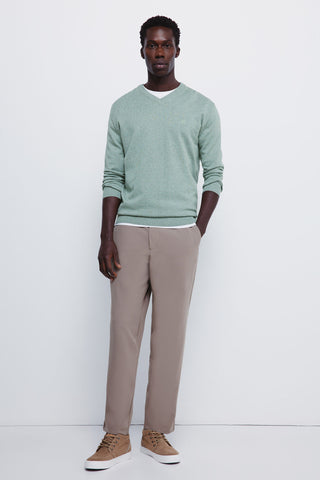 Sudadera Cuello V con Logo Bordado