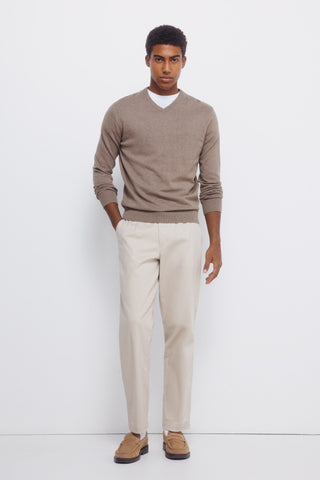 Sudadera Cuello V con Logo Bordado