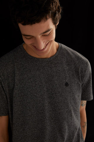 Camiseta Cuello Redondo con Logo Bordado
