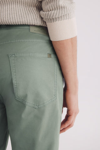 Pantalón Slim Fit con Bolsillos