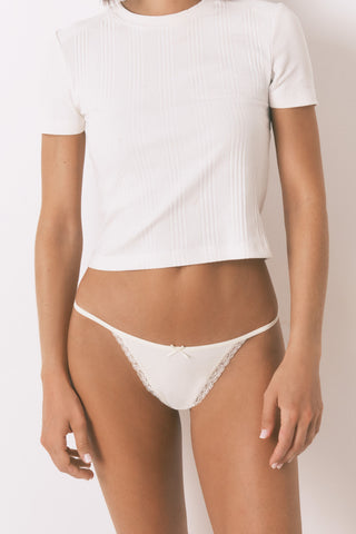 Tanga Clásica de Microfibra con Encaje