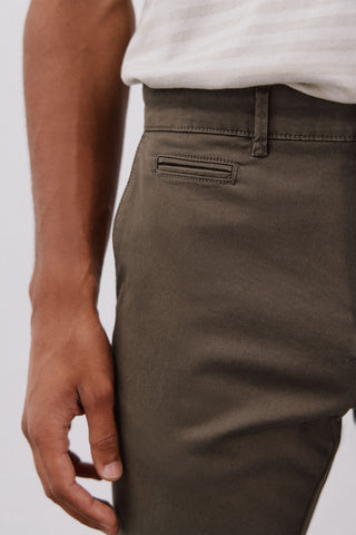 Pantalón Slim Fit con Bolsillos