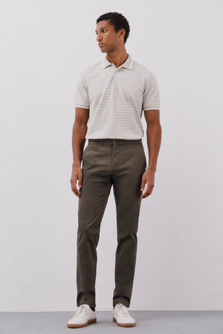 Pantalón Slim Fit con Bolsillos