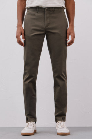 Pantalón Slim Fit con Bolsillos
