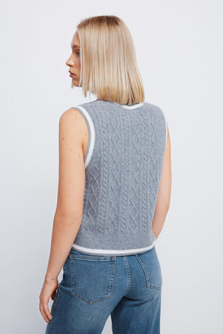 Chaleco Corto con Bordado Cerezas