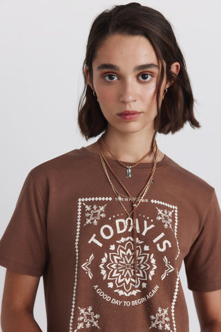 2.T.A.Camiseta Puerta/Marron.