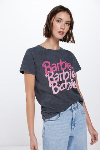 Camiseta Manga Corta con Gráfico "Barbie"