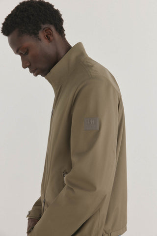 Chaqueta con Tejido Repelente al Agua
