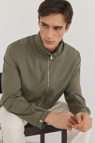 Chaqueta Cuello Alto con Zipper