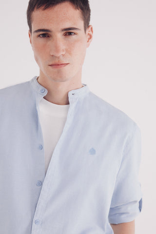 Camisa Cuello Mao con Logo Bordado