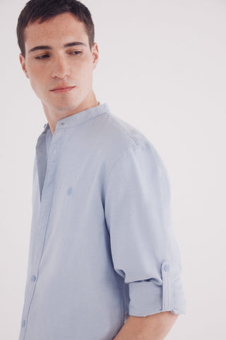 Camisa Cuello Mao con Logo Bordado