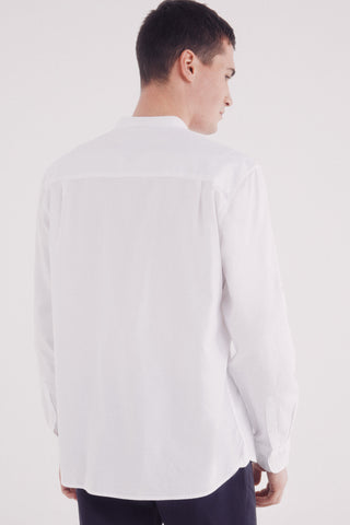 Camisa Cuello Mao con Logo Bordado