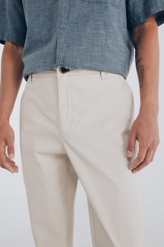 Pantalón Slim Fit con Bolsillos