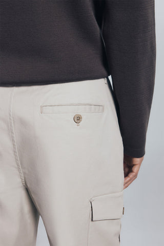 Pantalón Cargo Slim Fit con Bolsillos