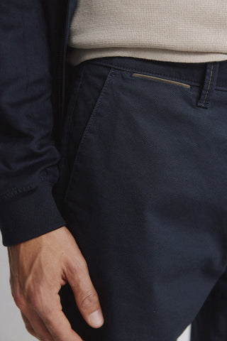 Pantalón Slim Fit con Bolsillos Delanteros