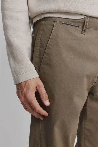 Pantalón Slim Fit con Bolsillos Delanteros