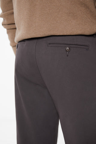 Pantalón Chino Ajuste Regular con Bolsillos