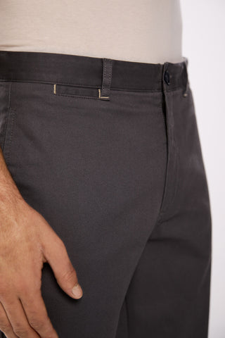 Pantalón Slim Fit con Bolsillos