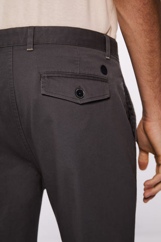 Pantalón Slim Fit con Bolsillos