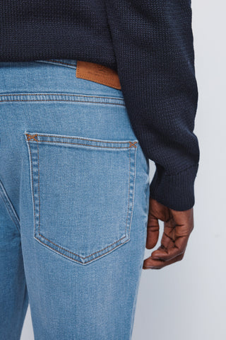 Jeans Slim Fit con Bolsillos