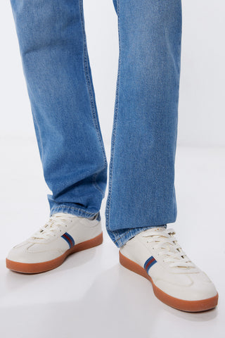 Jeans Corte Regular con Bolsillos