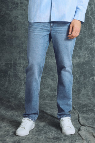 Jeans Regular Fit con Bolsillos