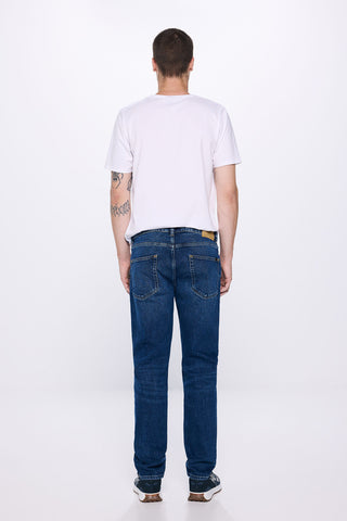 Jeans Corte Slim Fit con Bolsillos