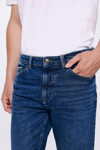 Jeans Corte Slim Fit con Bolsillos