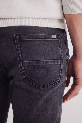 Jeans Slim Fit con Bolsillos