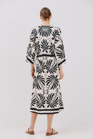 Vestido Manga Capa con Estampado Floral.