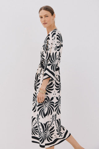 Vestido Manga Capa con Estampado Floral.