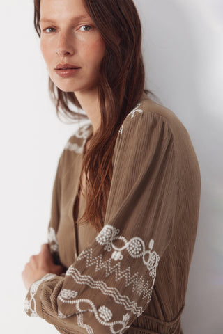 3.T.M.Vestido Bordados.