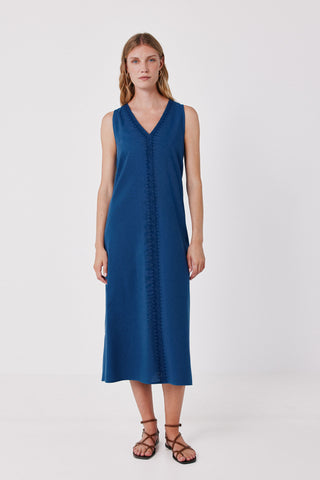 1.T.Ki.Vestido Bordado Centro.