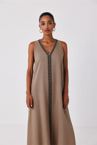 1.T.Ki.Vestido Bordado Centro.