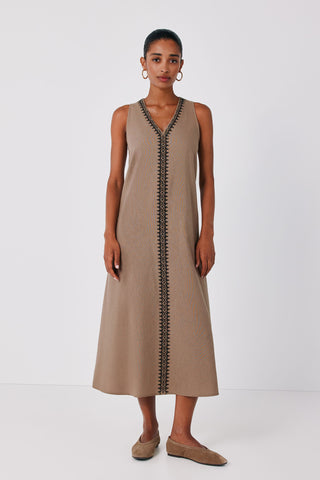 1.T.Ki.Vestido Bordado Centro.