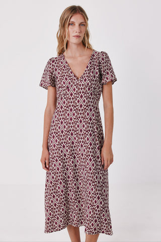 Vestido pico manga vuelo.