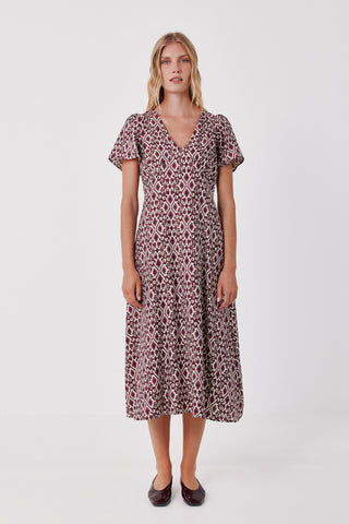 Vestido pico manga vuelo.