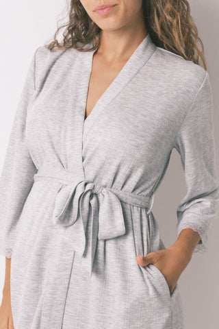 Bata Midi Maternity con Detalle de Encaje