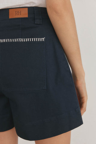 Bermuda Denim con Bolsillos Bordados