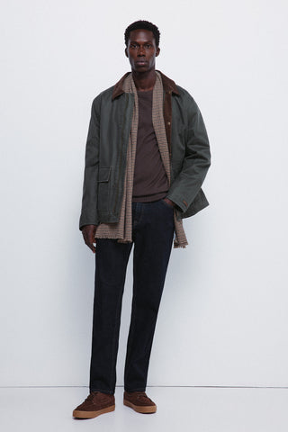 Chaquera Corta con Detalle Cuello Pana