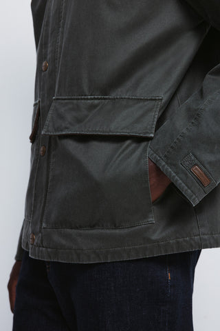 Chaquera Corta con Detalle Cuello Pana