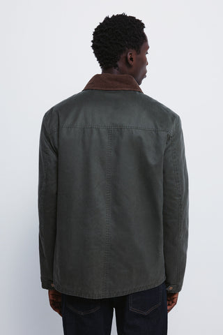 Chaquera Corta con Detalle Cuello Pana