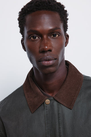 Chaquera Corta con Detalle Cuello Pana