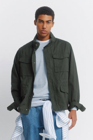 Chaqueta Corta Cuello Alto con Bolsillos