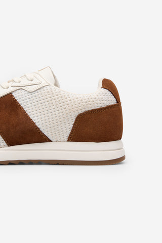 Tenis de Piel con Detalle de Raya